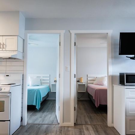 Poplars Motel On The Lake Osoyoos Bagian luar foto
