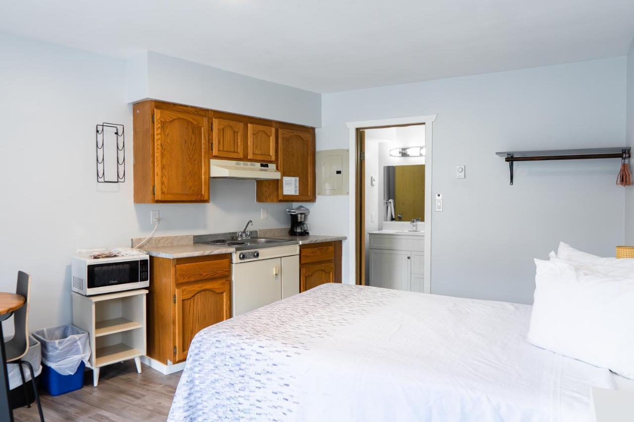 Poplars Motel On The Lake Osoyoos Bagian luar foto