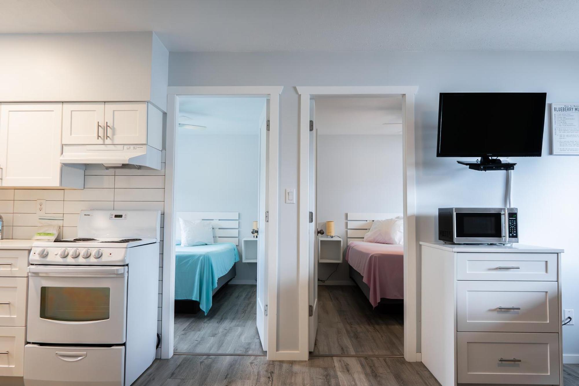 Poplars Motel On The Lake Osoyoos Bagian luar foto