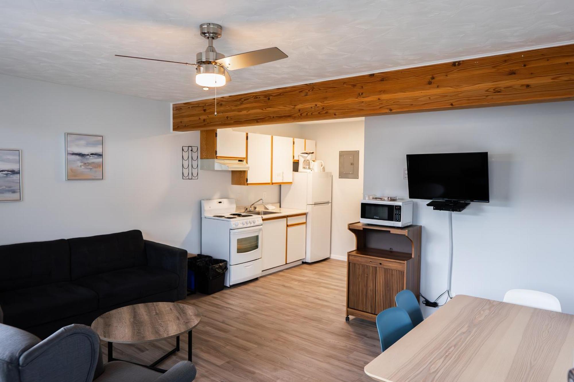 Poplars Motel On The Lake Osoyoos Bagian luar foto