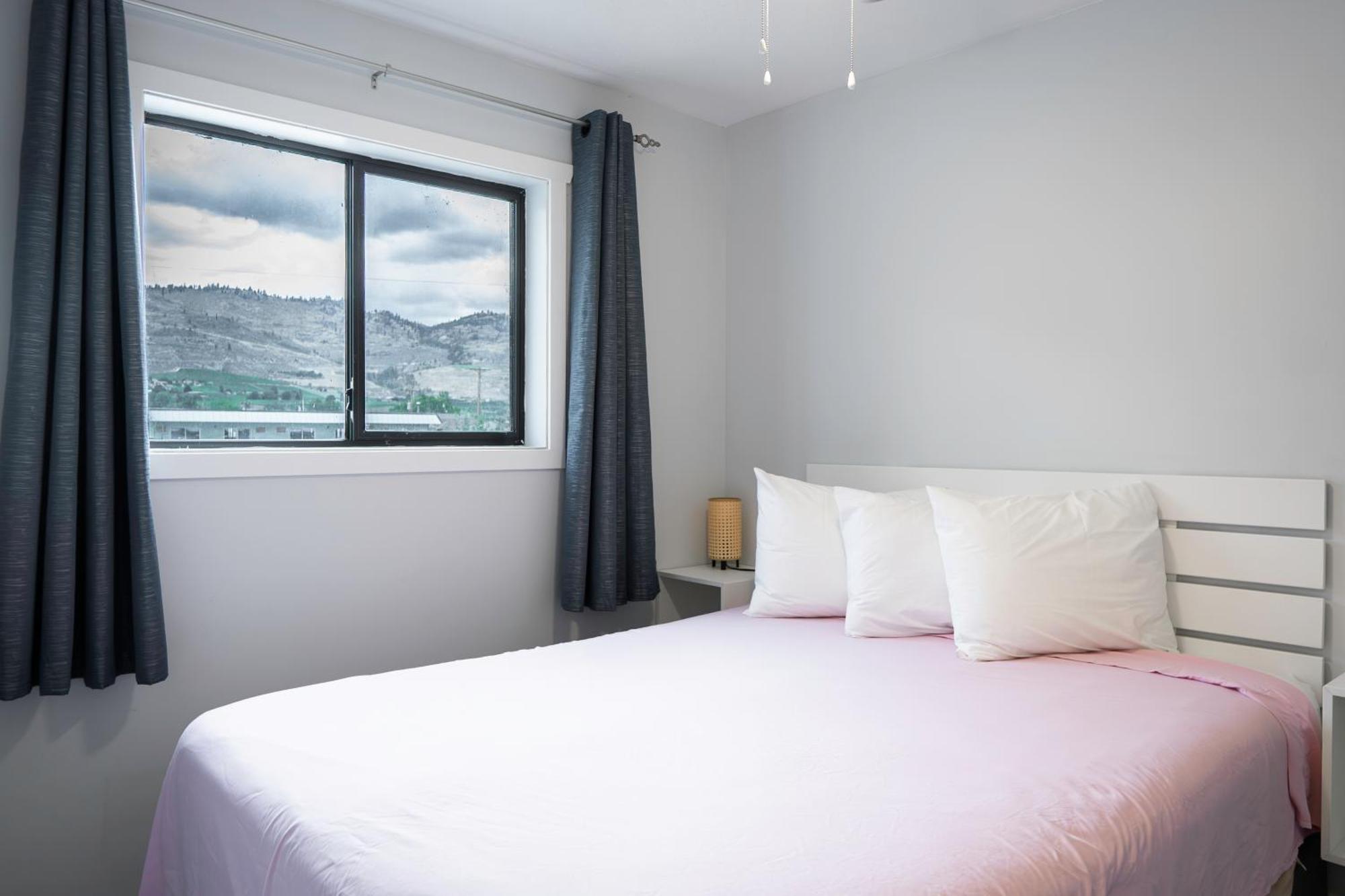 Poplars Motel On The Lake Osoyoos Bagian luar foto